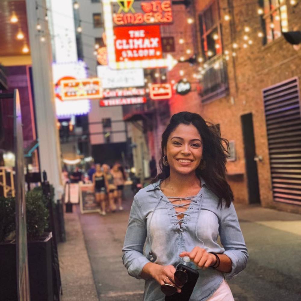 Meet your Posher, Adriana
